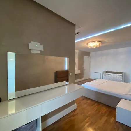 Reina Apartment Durres
